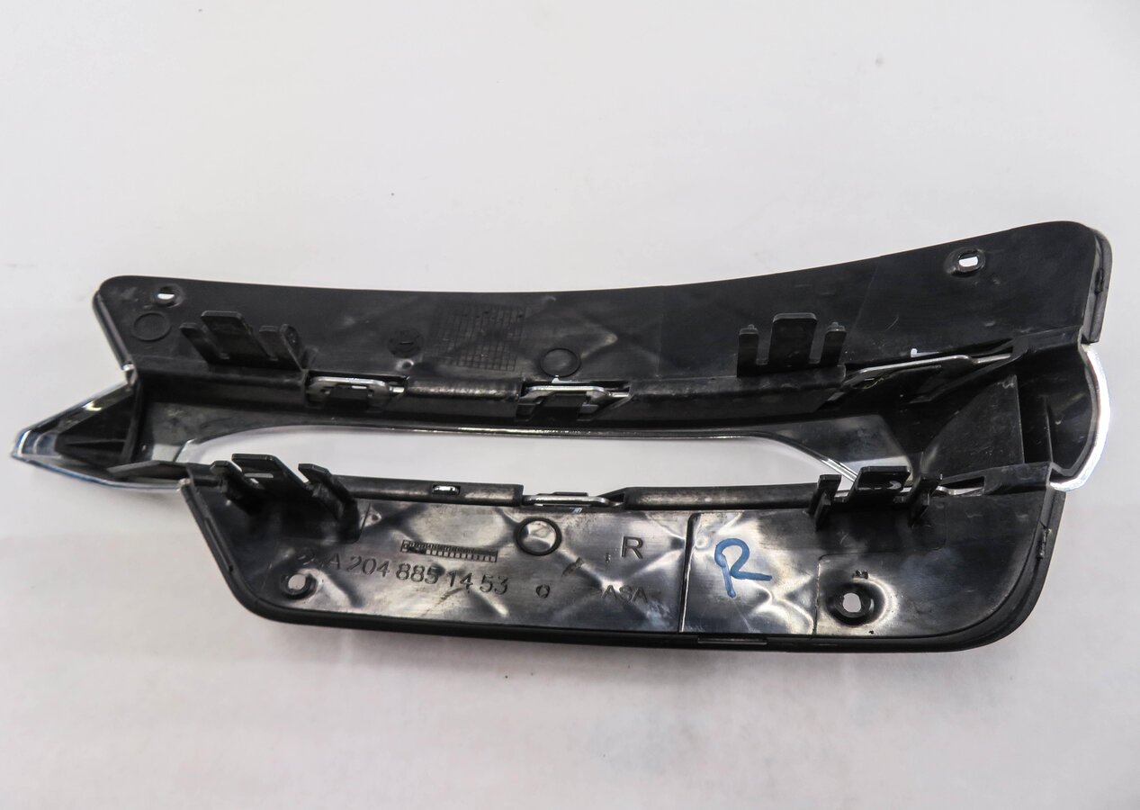 Thumbnail 3: 2012 MERCEDES C250 (W204) RIGHT FRONT PASSENGER FOGLIGHT GRILLE TRIM