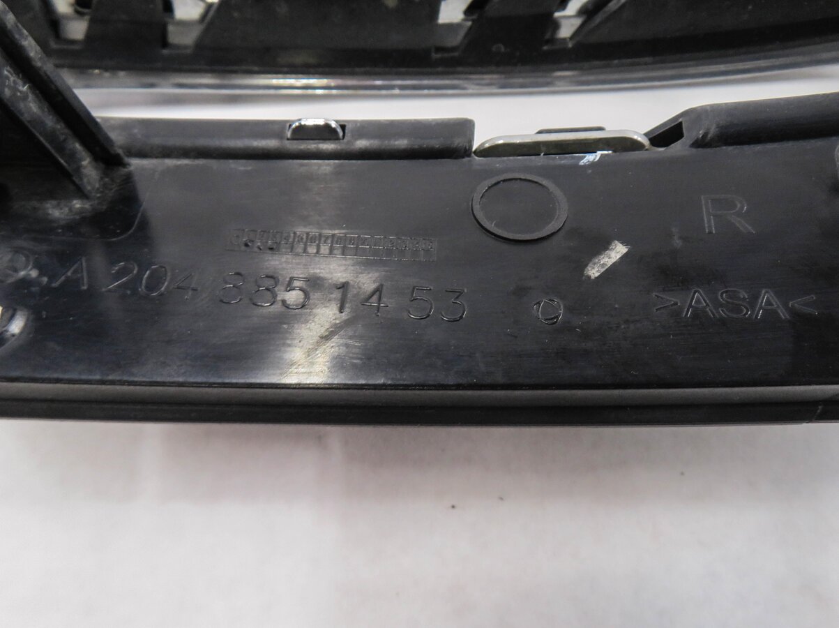 Thumbnail 4: 2012 MERCEDES C250 (W204) RIGHT FRONT PASSENGER FOGLIGHT GRILLE TRIM