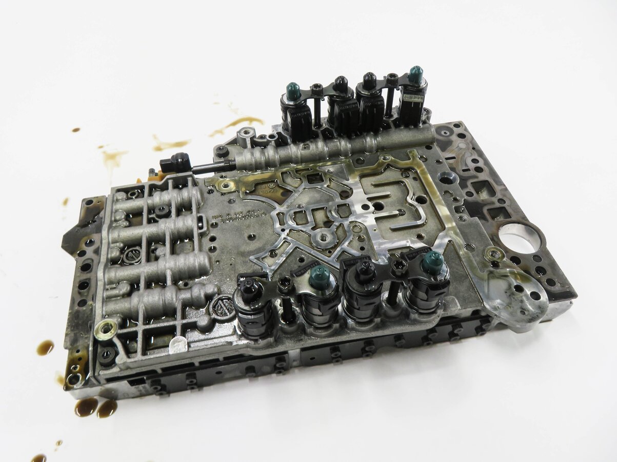 12-15 MERCEDES C250 C350 SLK250 SLK350 (W204) TRANSMISSION VALVE BODY BLOCK