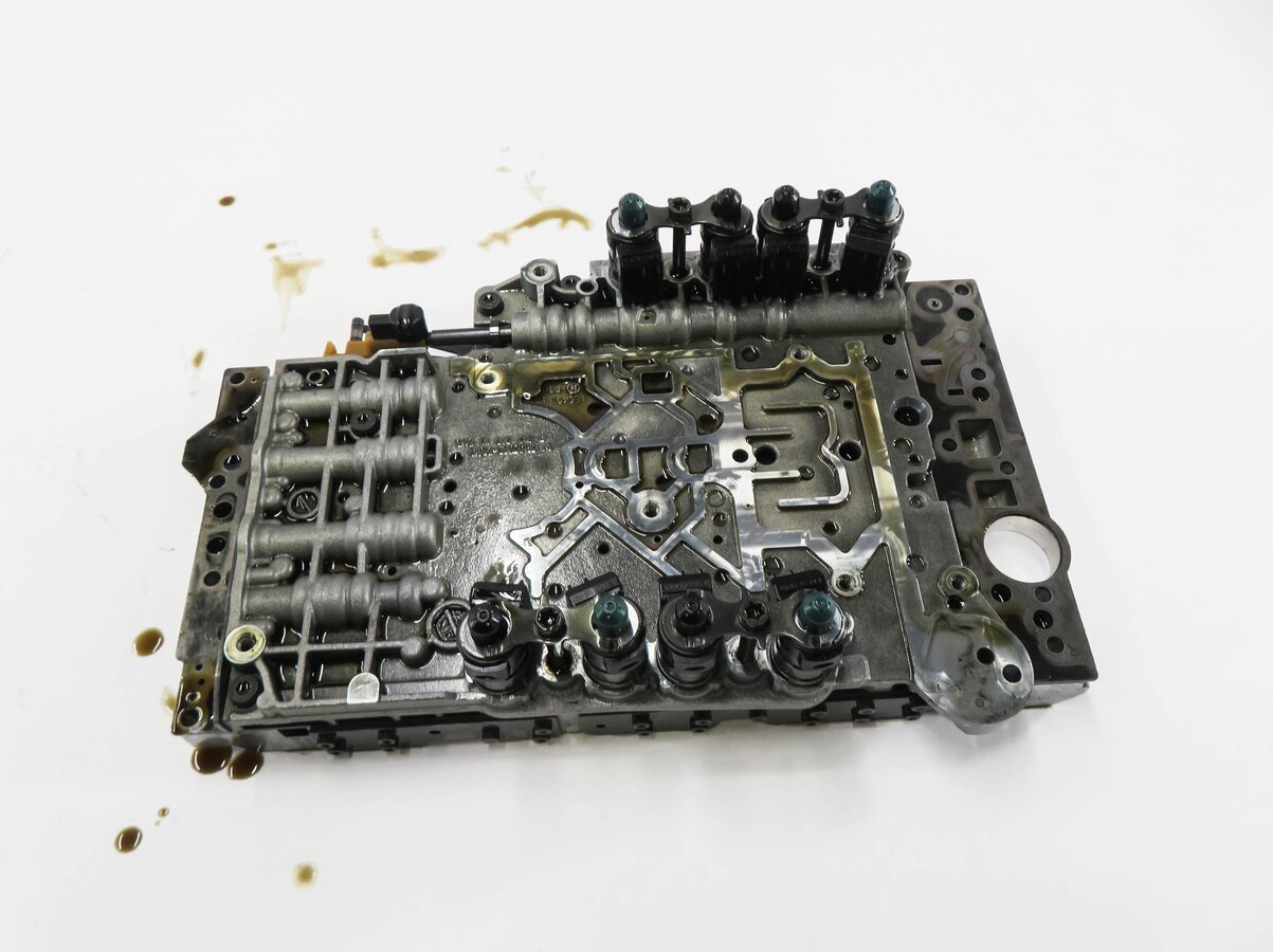 Thumbnail 2: 12-15 MERCEDES C250 C350 SLK250 SLK350 (W204) TRANSMISSION VALVE BODY BLOCK