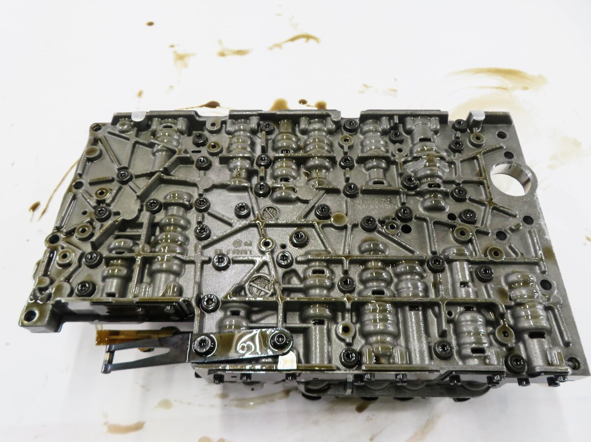 Thumbnail 5: 12-15 MERCEDES C250 C350 SLK250 SLK350 (W204) TRANSMISSION VALVE BODY BLOCK