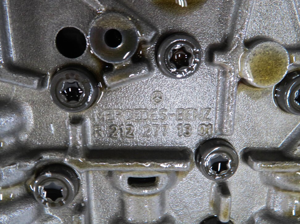 Thumbnail 6: 12-15 MERCEDES C250 C350 SLK250 SLK350 (W204) TRANSMISSION VALVE BODY BLOCK