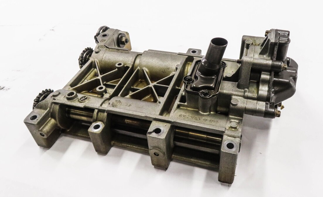 2012 MERCEDES C250 (W204) 1.8L M271 TURBO ENGINE - OIL PUMP