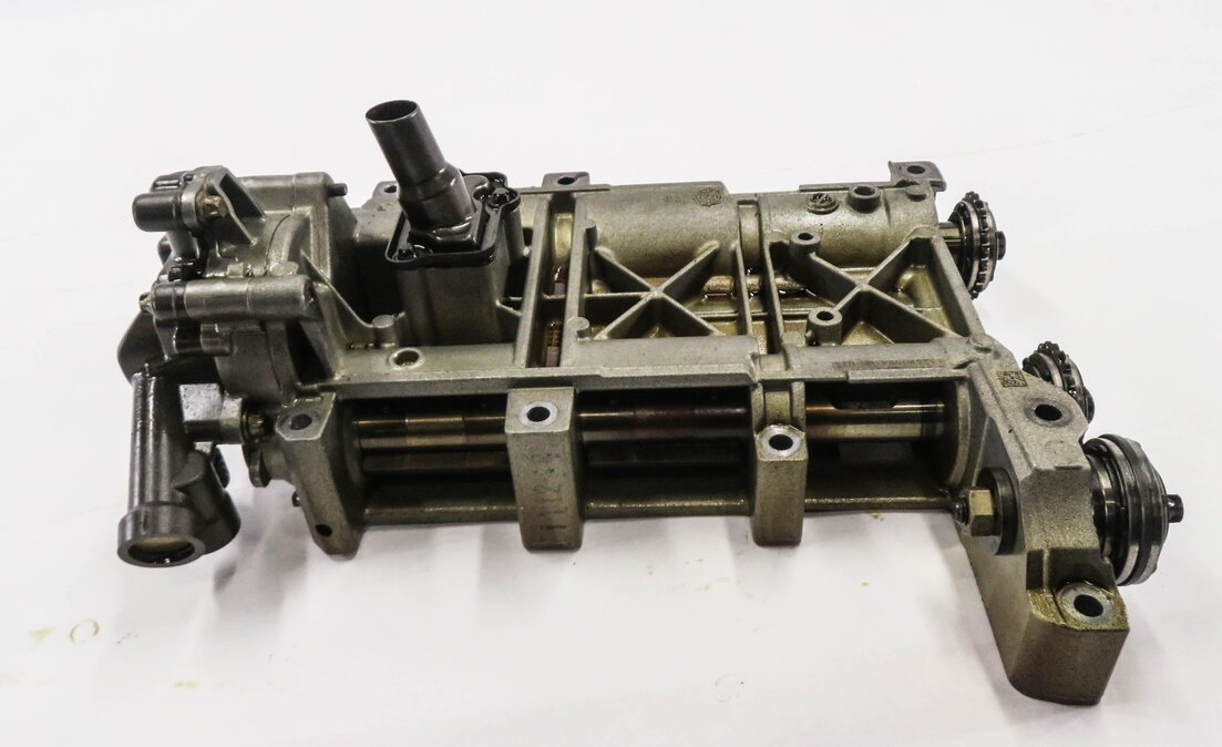 Thumbnail 4: 2012 MERCEDES C250 (W204) 1.8L M271 TURBO ENGINE - OIL PUMP