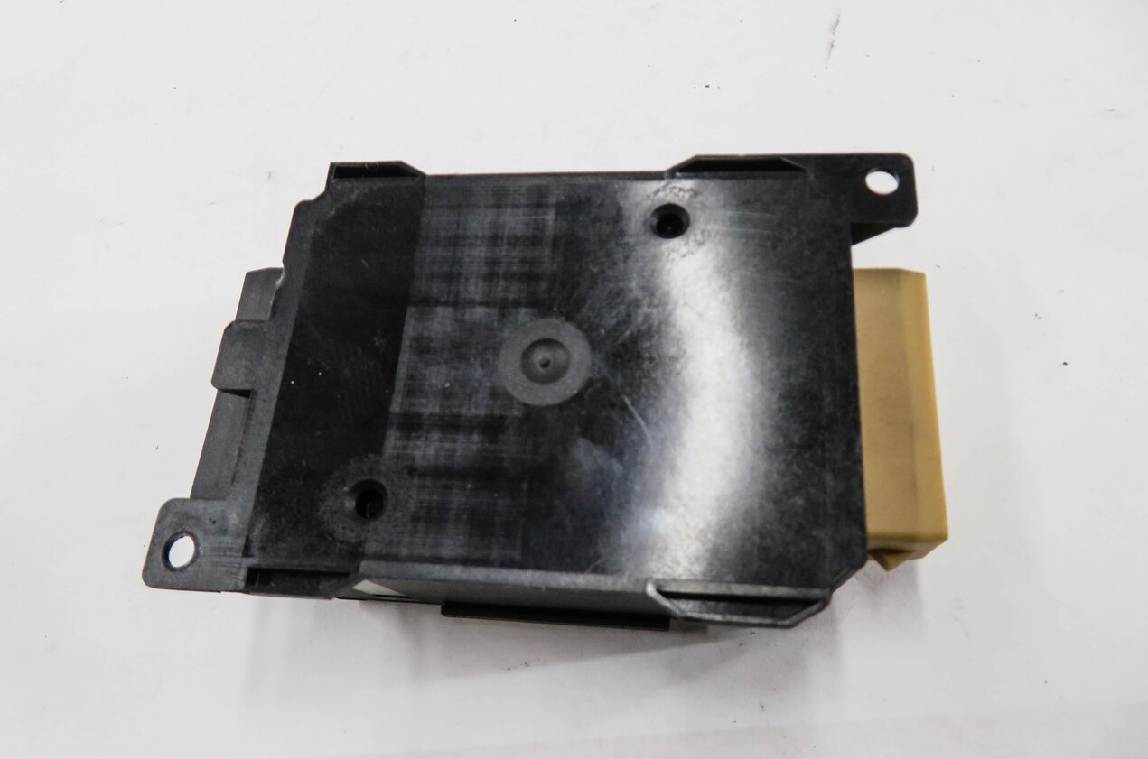 Thumbnail 3: 2010 LAND ROVER LR4 - SUNROOF CONTROL MODULE SUN ROOF CONTROL MODULE