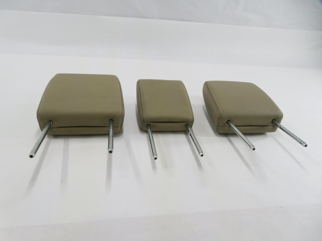 2010 LAND ROVER LR4 - REAR 2nd SECOND ROW SEAT HEADREST SET (BEIGE LEATHER)