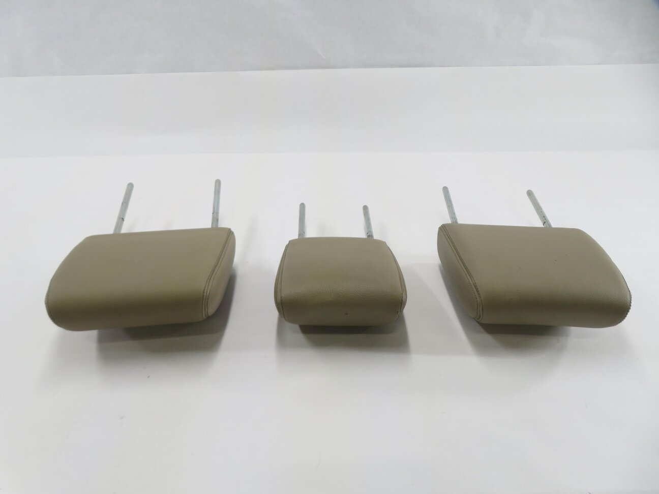 Thumbnail 3: 2010 LAND ROVER LR4 - REAR 2nd SECOND ROW SEAT HEADREST SET (BEIGE LEATHER)