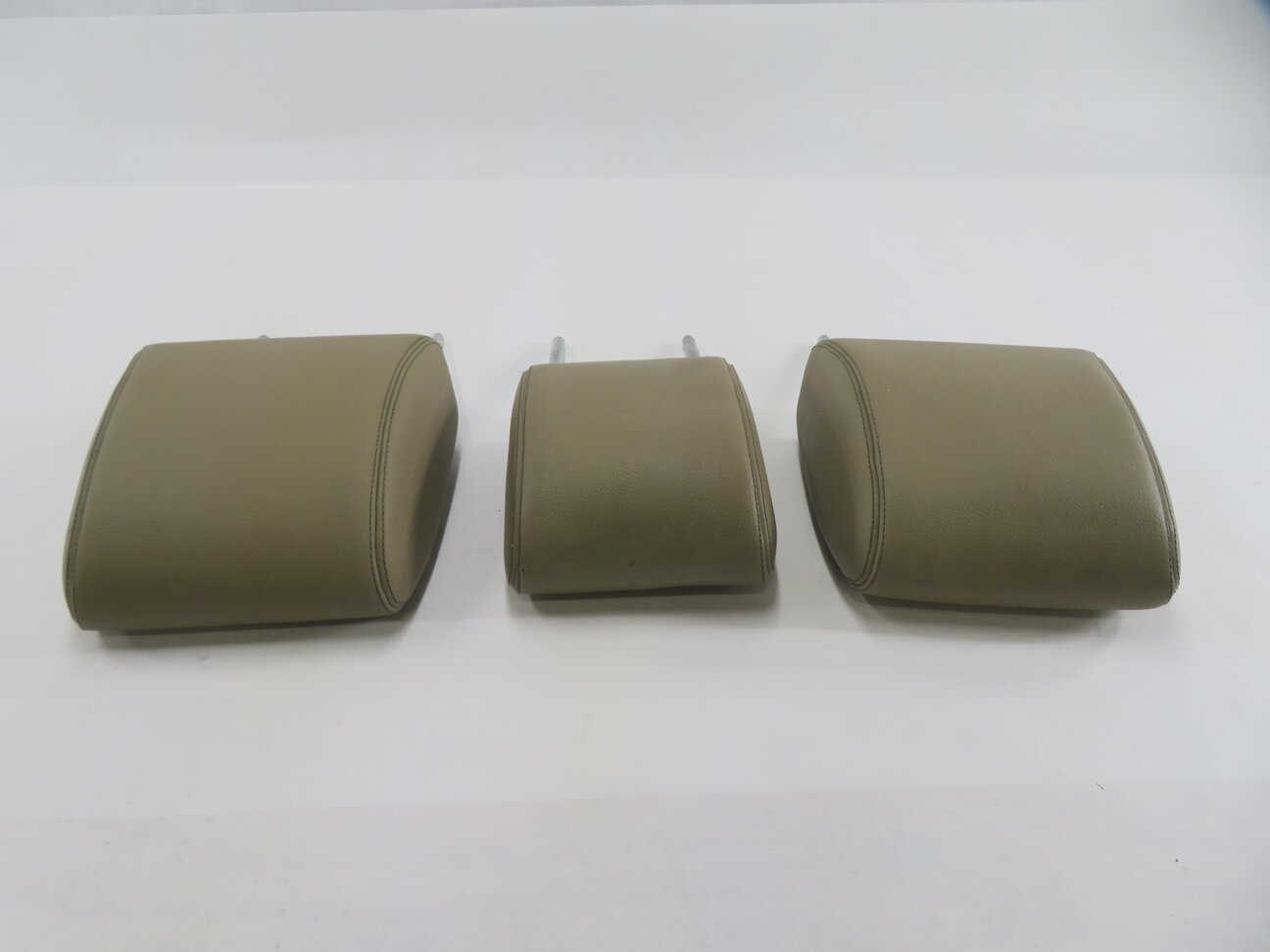 Thumbnail 4: 2010 LAND ROVER LR4 - REAR 2nd SECOND ROW SEAT HEADREST SET (BEIGE LEATHER)