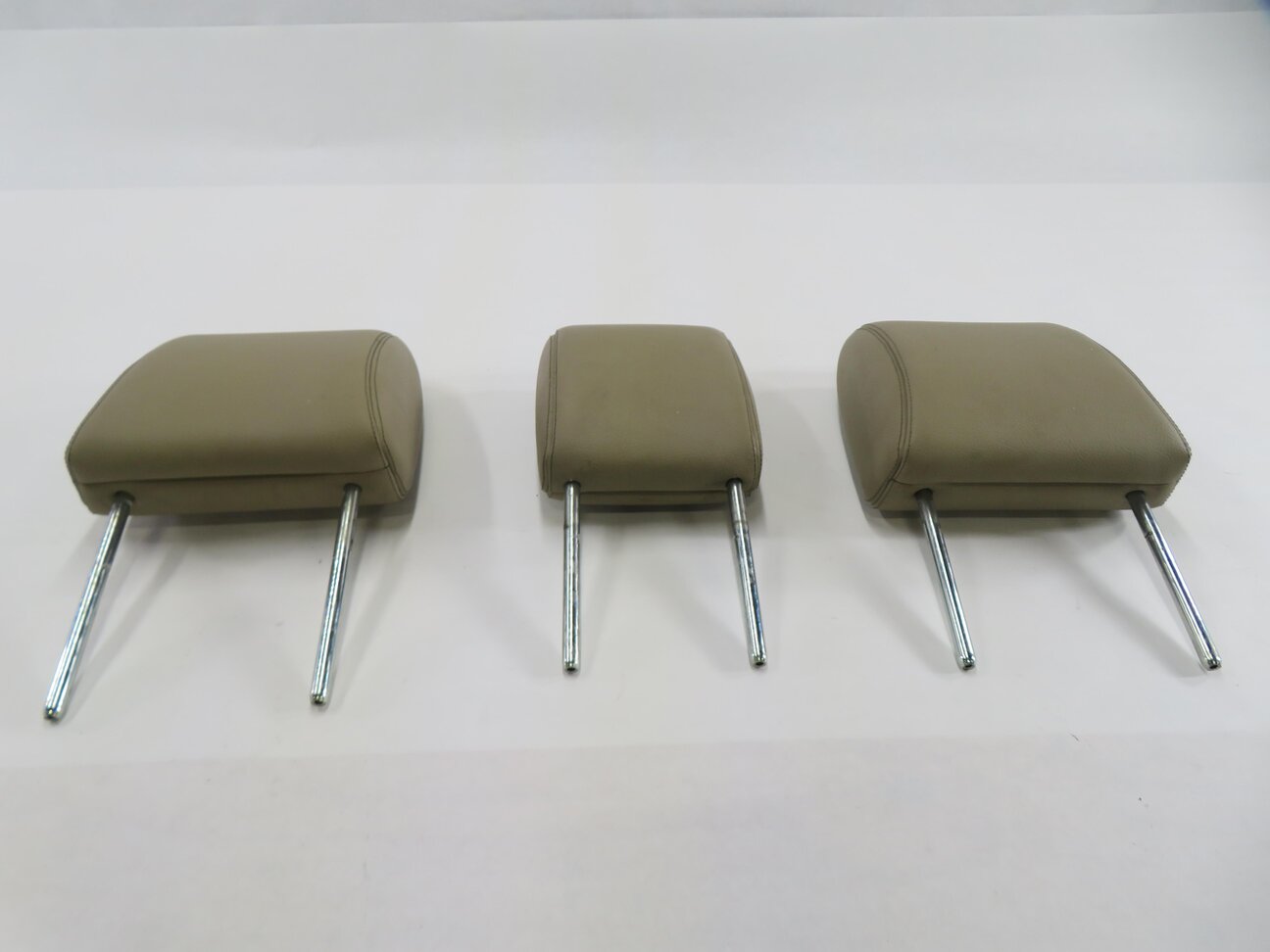 Thumbnail 5: 2010 LAND ROVER LR4 - REAR 2nd SECOND ROW SEAT HEADREST SET (BEIGE LEATHER)