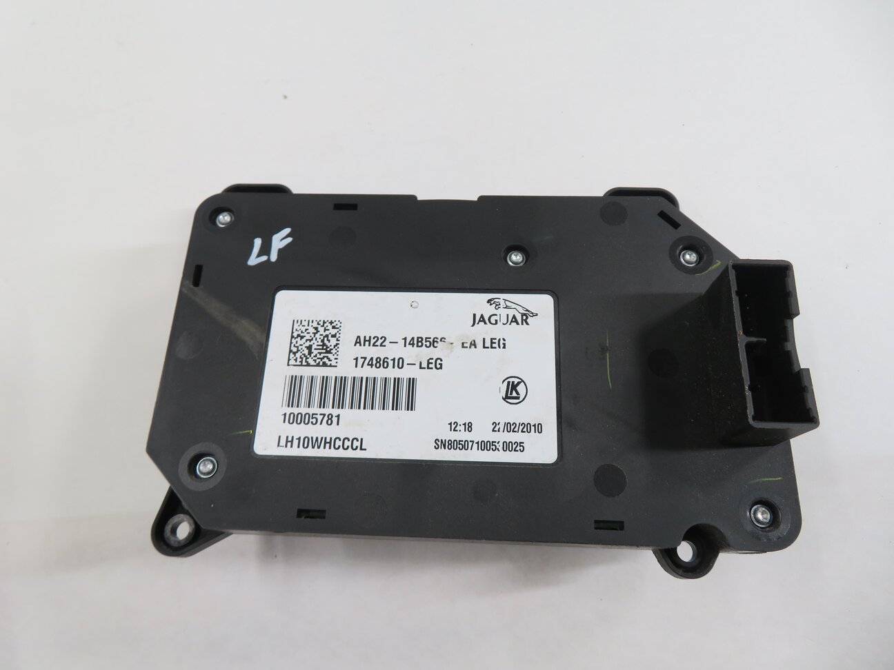 Thumbnail 4: 2010 LAND ROVER LR4 - LEFT FRONT DRIVER SEAT ADJUSTMENT SWITCH BUTTON