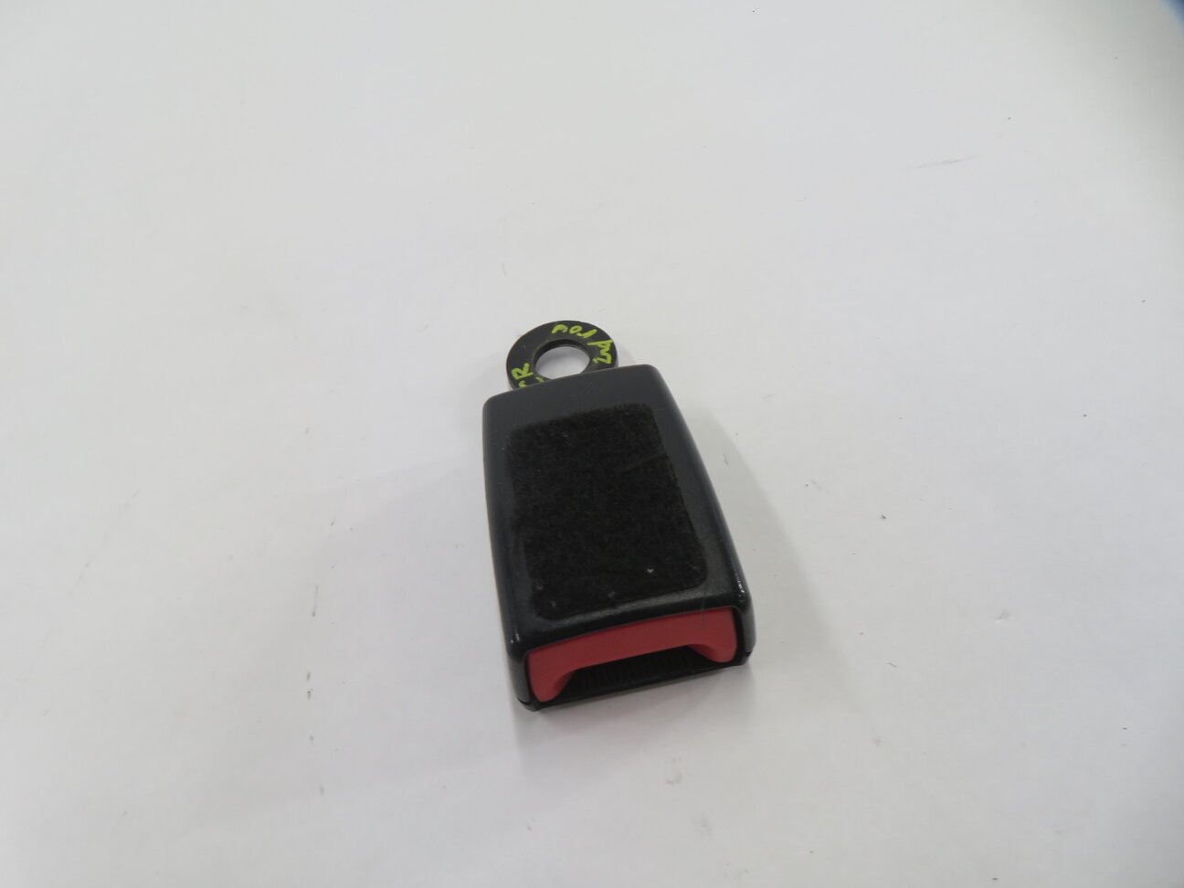 2010 LAND ROVER LR4 - REAR 2nd SECOND ROW SEAT CENTER SEATBELT BUCKLE RECEIVER