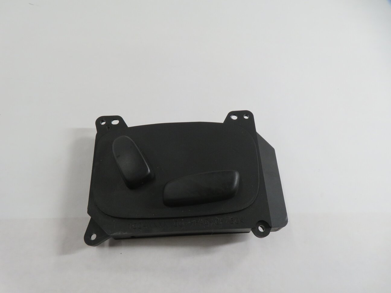 2010 LAND ROVER LR4 - RIGHT FRONT PASSENGER SEAT ADJUSTMENT SWITCH BUTTON
