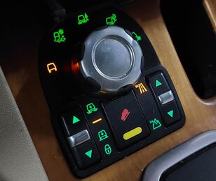 Thumbnail 2: 2010 LAND ROVER LR4 - SUSPENSION TERRAIN CONTROL SWITCH BUTTON