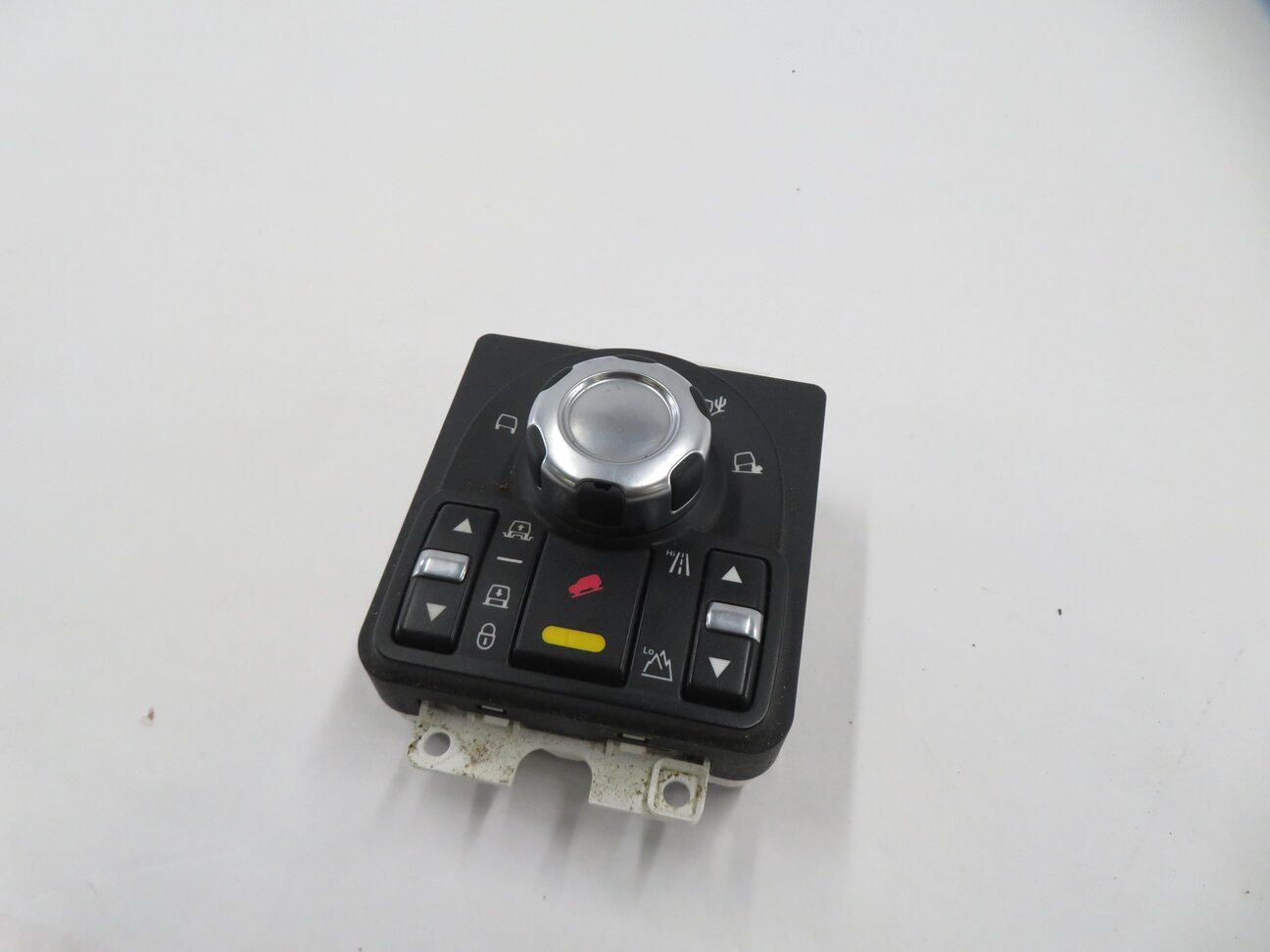 Thumbnail 3: 2010 LAND ROVER LR4 - SUSPENSION TERRAIN CONTROL SWITCH BUTTON