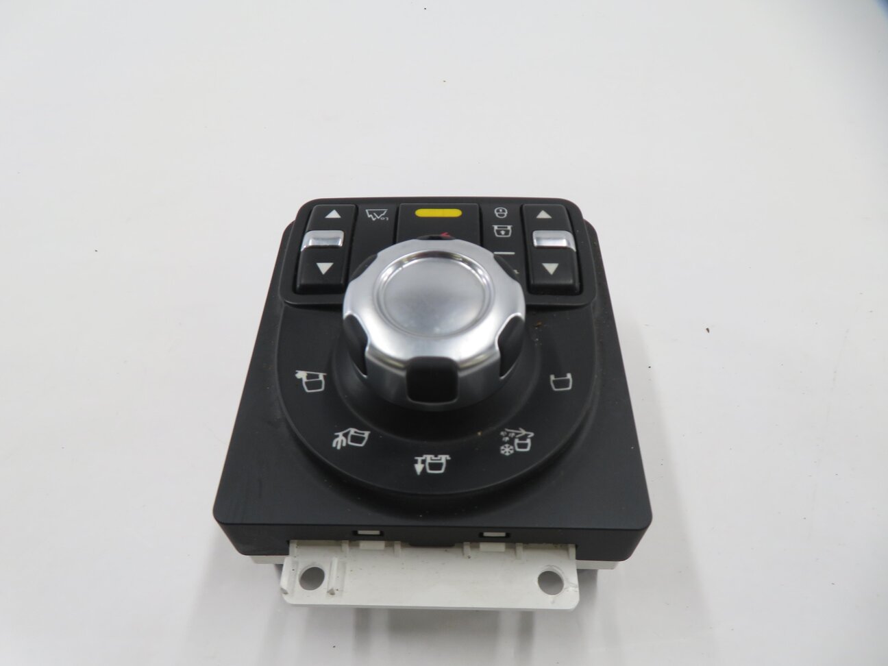 Thumbnail 5: 2010 LAND ROVER LR4 - SUSPENSION TERRAIN CONTROL SWITCH BUTTON