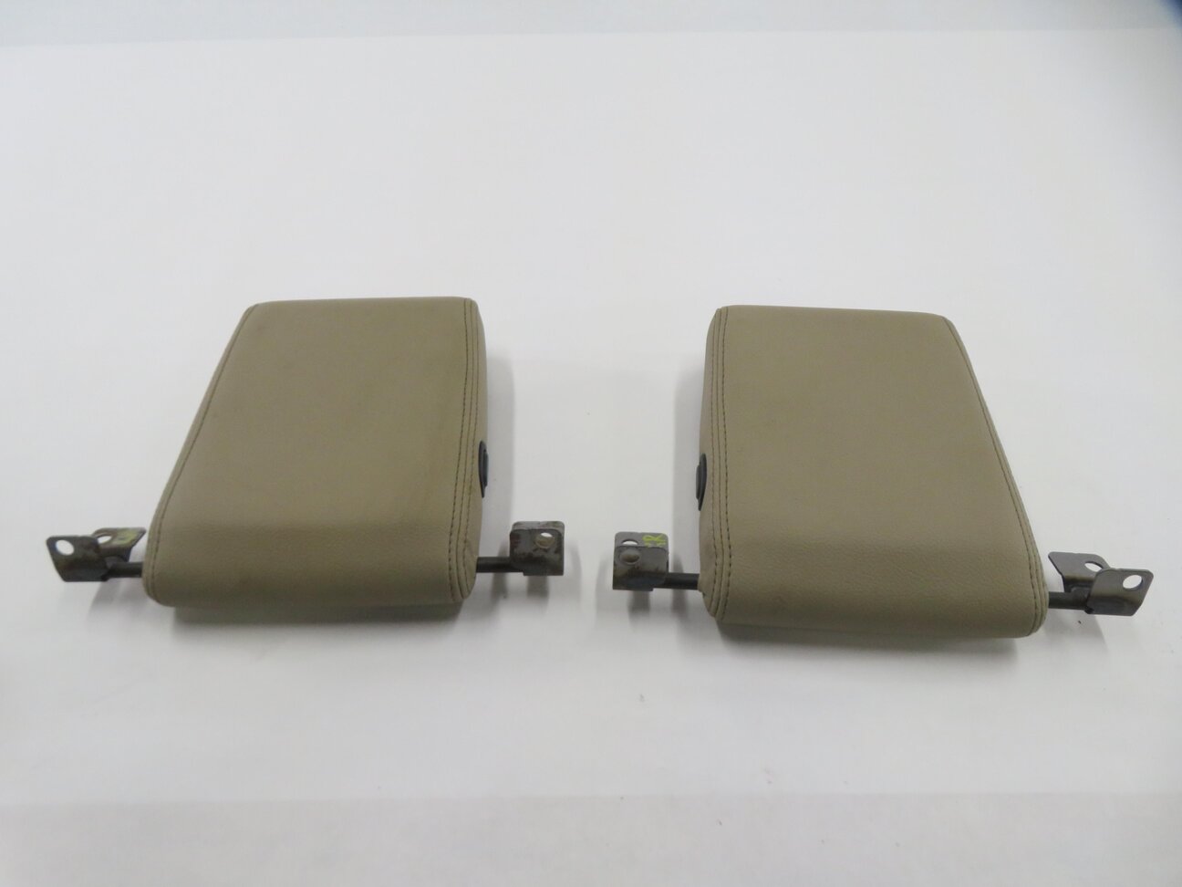 Thumbnail 3: 2010 LAND ROVER LR4 - REAR 3rd THIRD ROW SEAT HEADREST SET (BEIGE LEATHER)