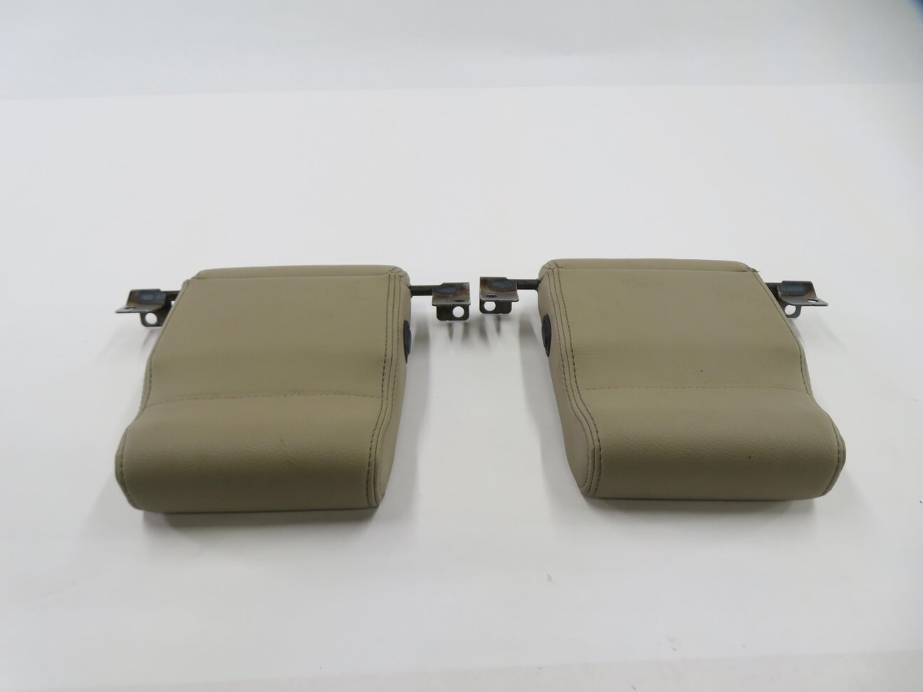 Thumbnail 4: 2010 LAND ROVER LR4 - REAR 3rd THIRD ROW SEAT HEADREST SET (BEIGE LEATHER)