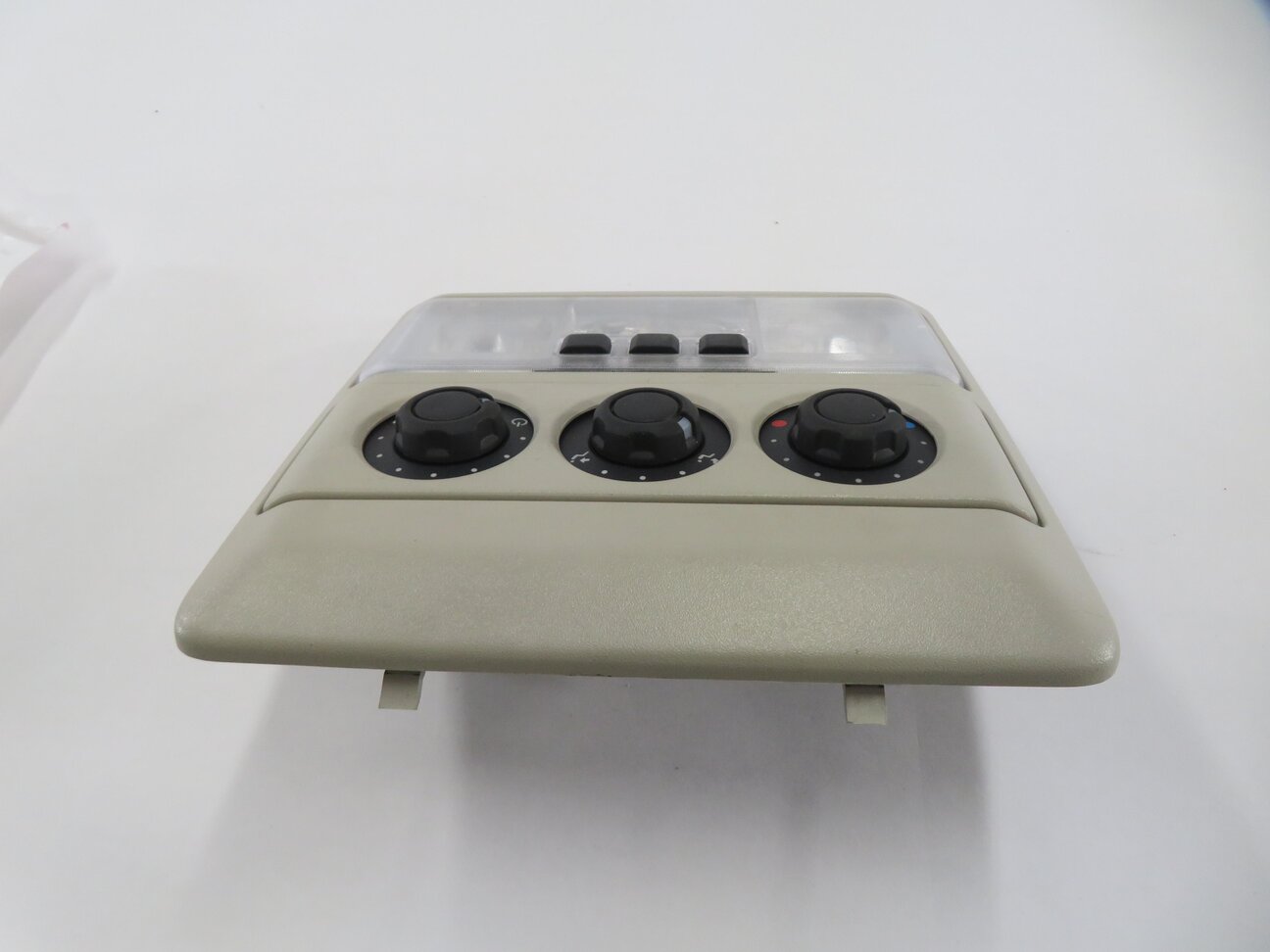 Thumbnail 4: 2010 LAND ROVER LR4 - REAR DOMELIGHT w/ TEMPERATURE CONTROL (BEIGE)