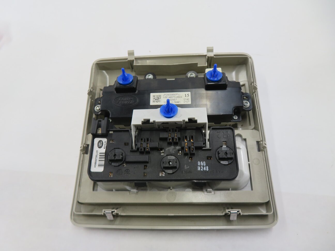 Thumbnail 5: 2010 LAND ROVER LR4 - REAR DOMELIGHT w/ TEMPERATURE CONTROL (BEIGE)