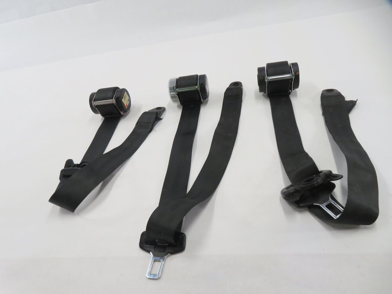 Thumbnail 2: 2010 LAND ROVER LR4 - REAR 2nd SECOND ROW SEAT SEATBELT RETRACTOR SET-3 (BLACK)