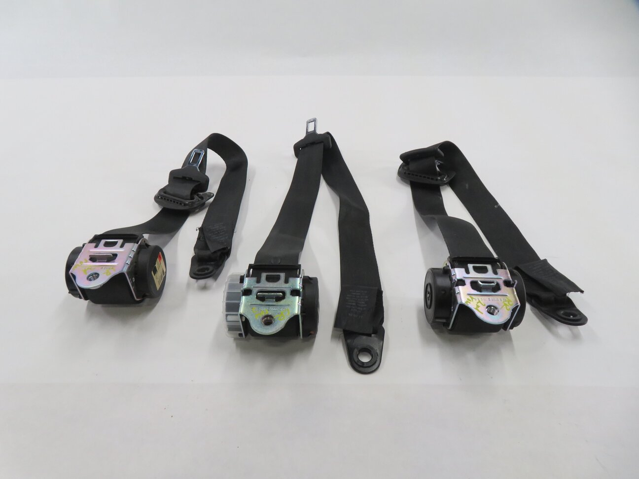 Thumbnail 3: 2010 LAND ROVER LR4 - REAR 2nd SECOND ROW SEAT SEATBELT RETRACTOR SET-3 (BLACK)