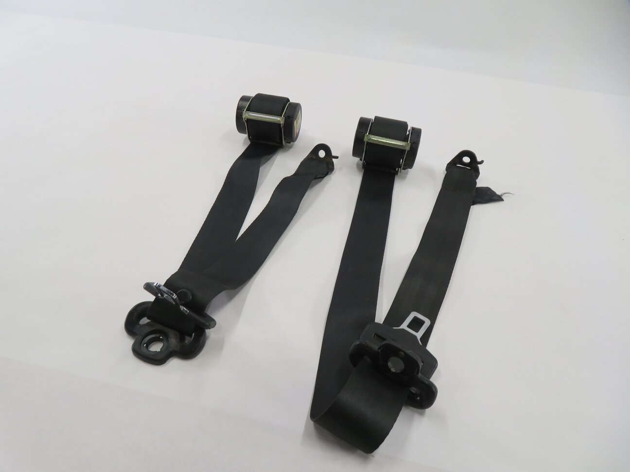 2010 LAND ROVER LR4 - REAR 3rd THIRD ROW SEAT SEATBELT RETRACTOR SET (BLACK)