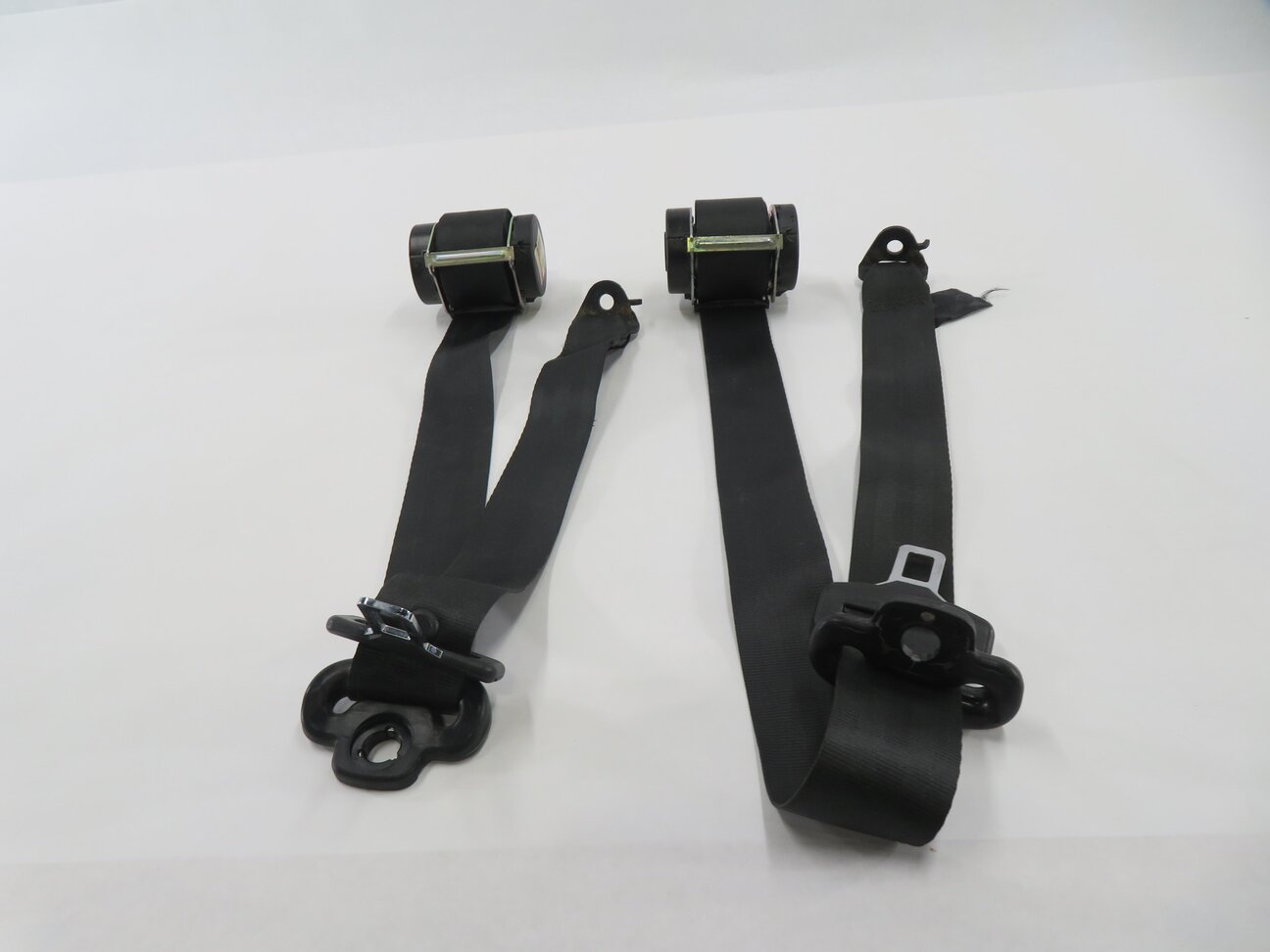 Thumbnail 2: 2010 LAND ROVER LR4 - REAR 3rd THIRD ROW SEAT SEATBELT RETRACTOR SET (BLACK)