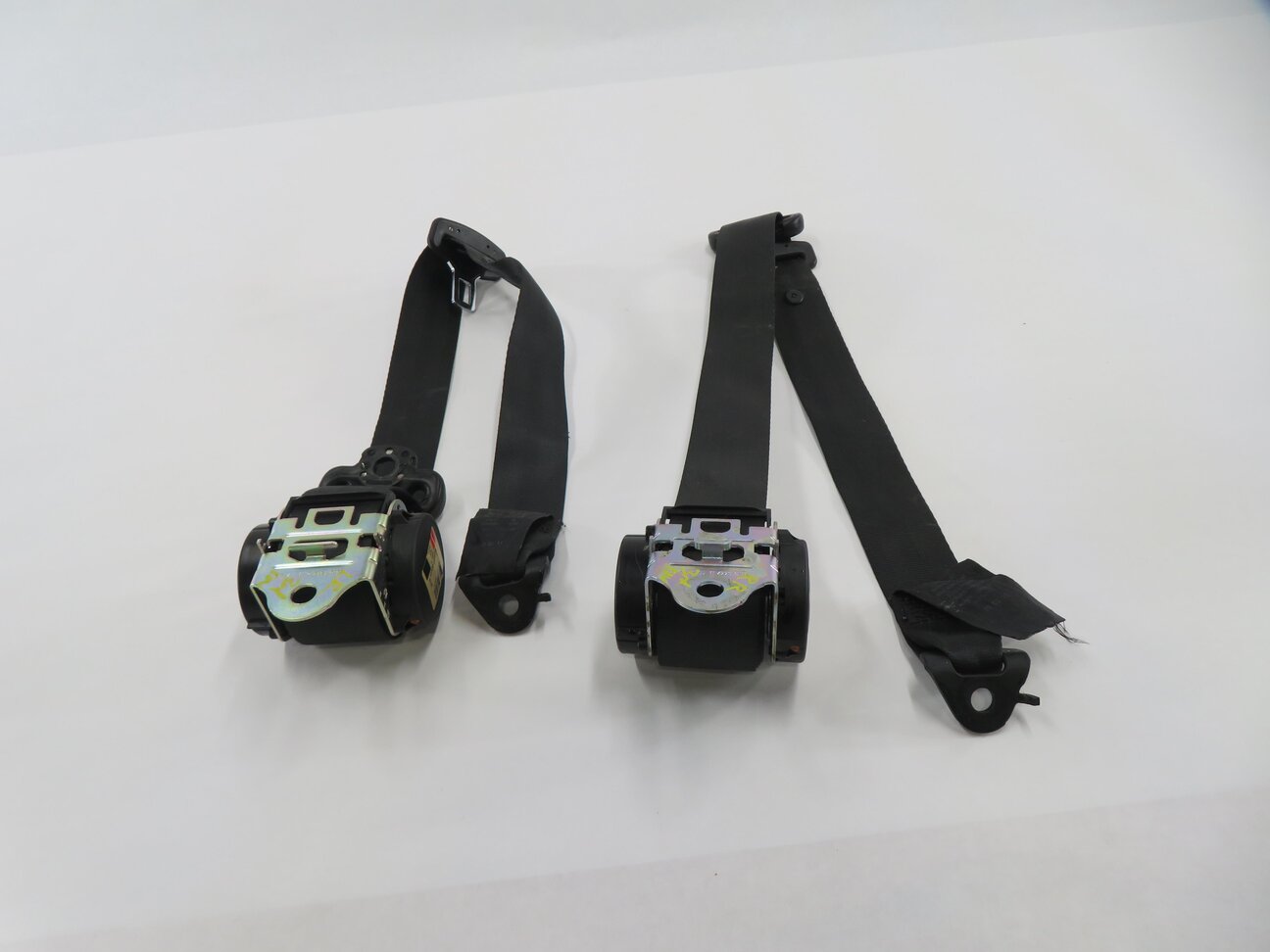 Thumbnail 3: 2010 LAND ROVER LR4 - REAR 3rd THIRD ROW SEAT SEATBELT RETRACTOR SET (BLACK)