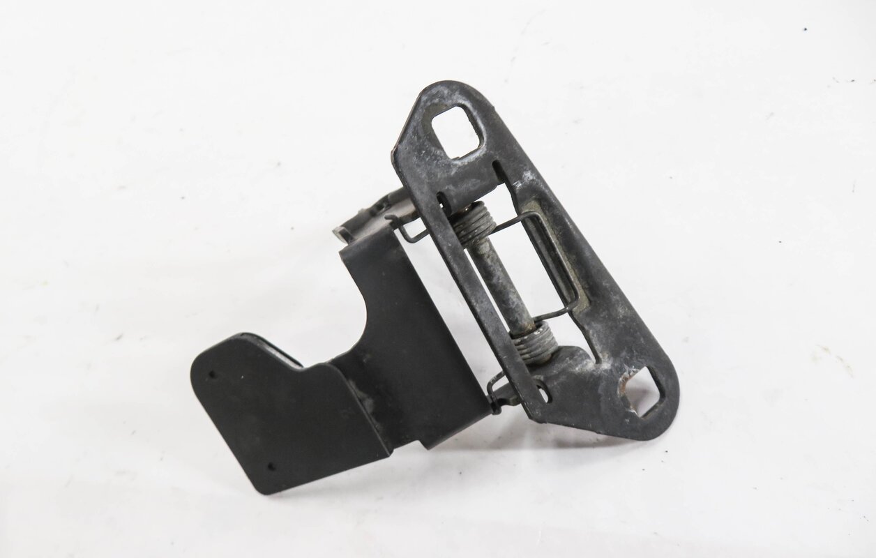 Thumbnail 4: 2010 LAND ROVER LR4 - LEFT FRONT DRIVER FENDER GRILLE AIR VENT TRIM