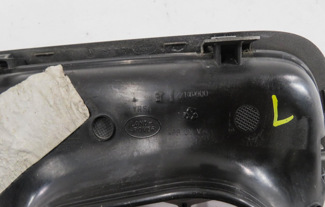 Thumbnail 8: 2010 LAND ROVER LR4 - LEFT FRONT DRIVER FENDER GRILLE AIR VENT TRIM