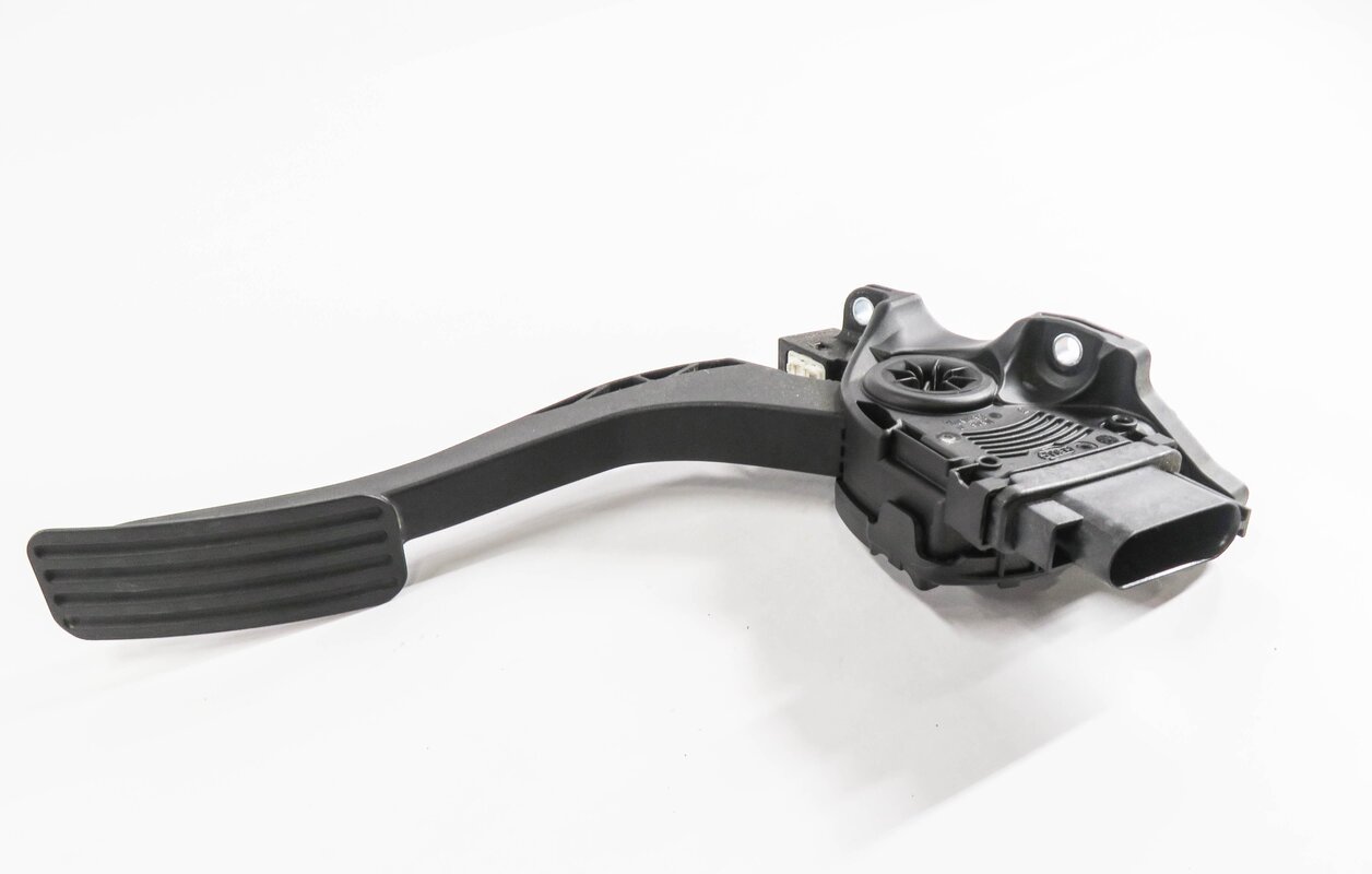 2010 LAND ROVER LR4 - GAS PEDAL FUEL THROTTLE ACCELERATOR PEDAL