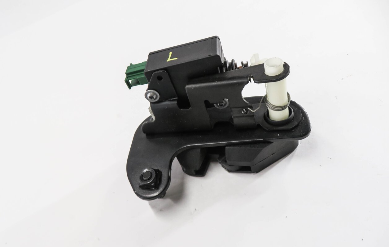 Thumbnail 2: 2010 LAND ROVER LR4 - LEFT DRIVER REAR LOWER TAILGATE LOCK LATCH ACTUATOR