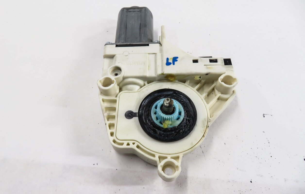 Thumbnail 3: 10-16 LAND ROVER LR4 / RANGE ROVER SPORT (L320) LEFT FRONT DRIVER WINDOW MOTOR