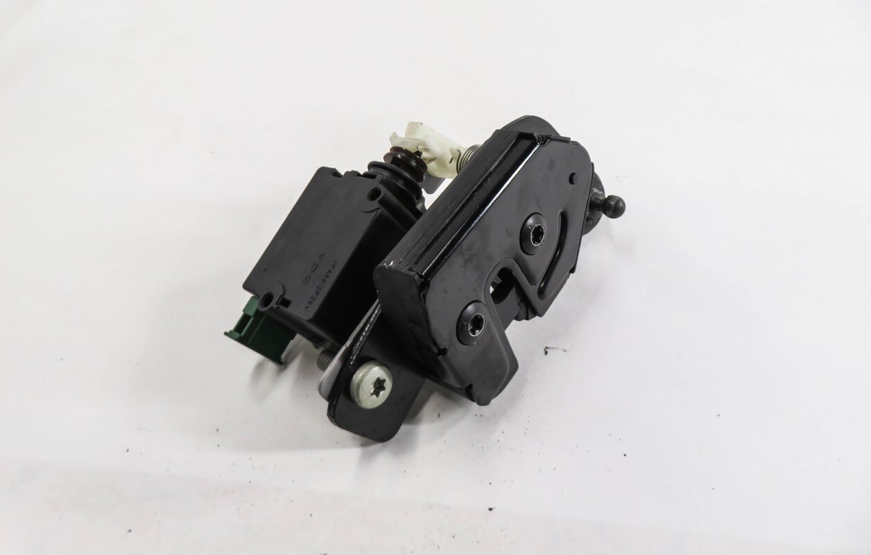 2010 LAND ROVER LR4 - RIGHT PASSENGER REAR LOWER TAILGATE LOCK LATCH ACTUATOR