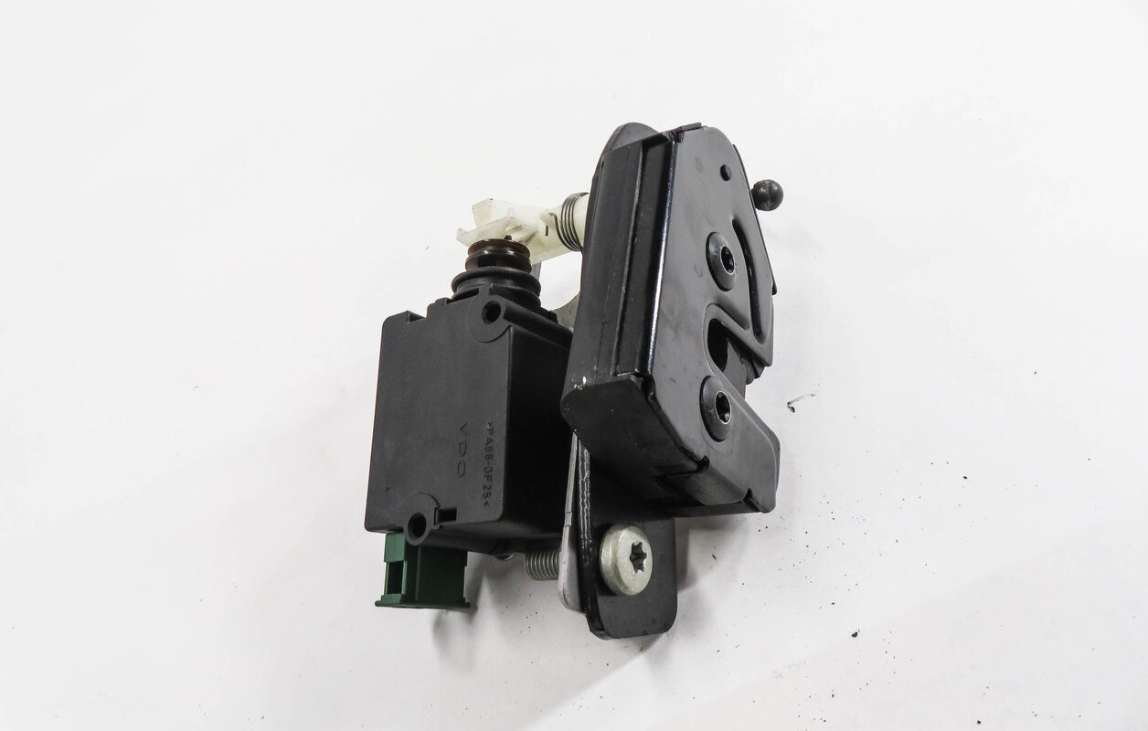 Thumbnail 2: 2010 LAND ROVER LR4 - RIGHT PASSENGER REAR LOWER TAILGATE LOCK LATCH ACTUATOR