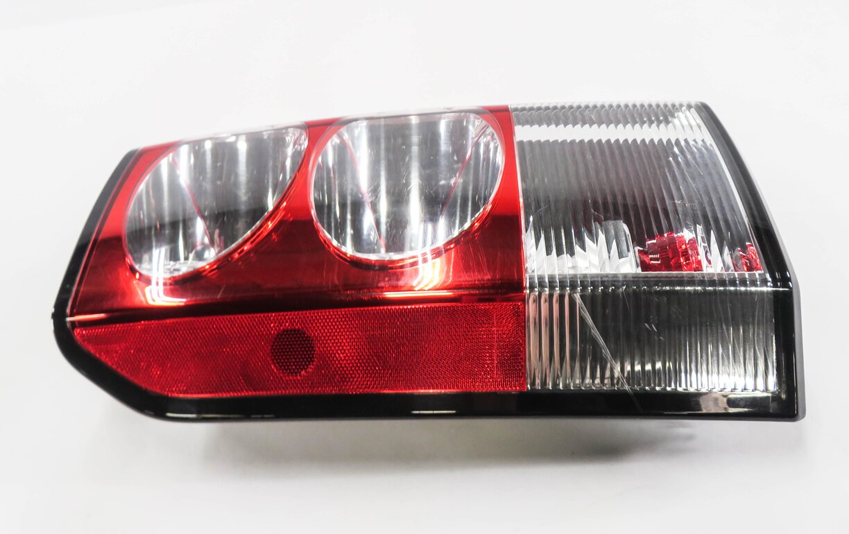 Thumbnail 6: 2010-2013 LAND ROVER LR4 - LEFT DRIVER REAR TAILLIGHT BRAKE LIGHT LAMP
