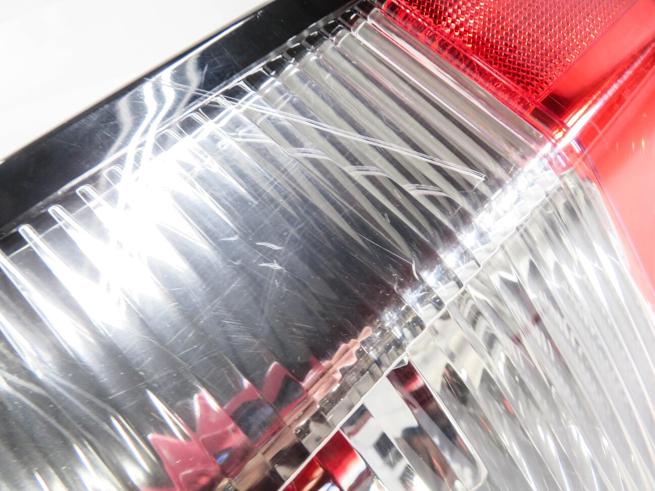 Thumbnail 8: 2010-2013 LAND ROVER LR4 - LEFT DRIVER REAR TAILLIGHT BRAKE LIGHT LAMP