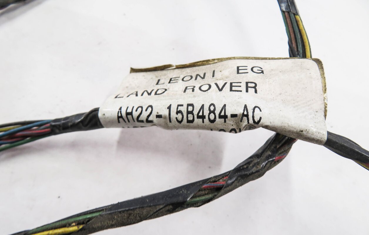 Thumbnail 3: 2010 LAND ROVER LR4 - REAR PDC PARK DISTANCE SENSOR SET w/ HARNESS (BLACK)