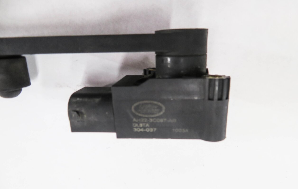 Thumbnail 4: 2010 LAND ROVER LR4 - RIGHT FRONT PASSENGER SUSPENSION HEIGHT LEVEL SENSOR