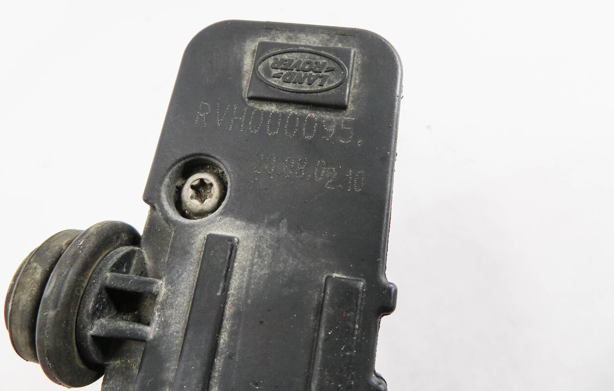 Thumbnail 4: 2010 LAND ROVER LR4 - AIR SUSPENSION VALVE BLOCK SET-3