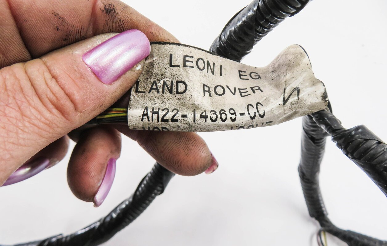 Thumbnail 3: 2010 LAND ROVER LR4 - FRONT PDC PARK DISTANCE SENSOR SET w/ HARNESS (BLACK)