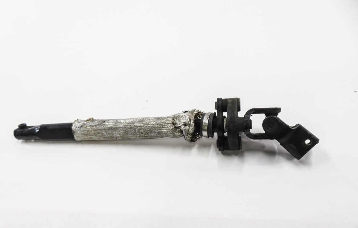 Thumbnail 3: 2010 LAND ROVER LR4 - STEERING COLUMN SHAFT U-JOINT COUPLER LINKAGE SHAFT