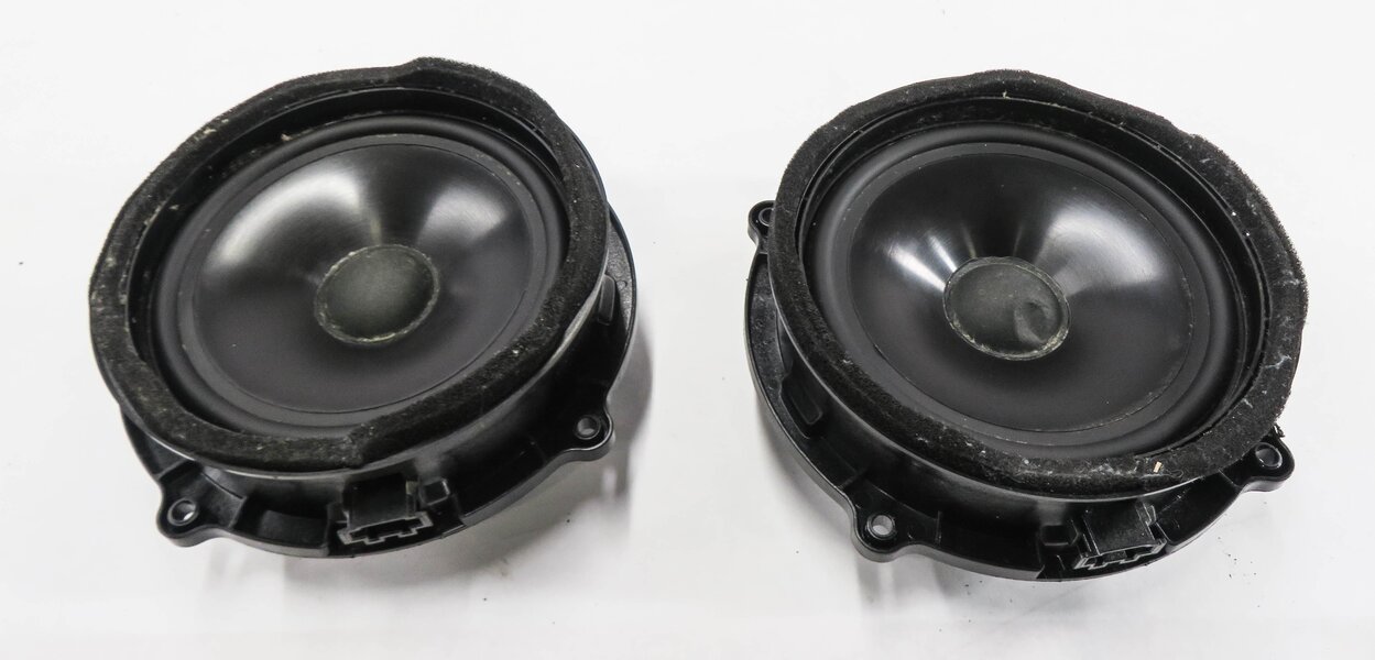 Thumbnail 13: 2010 LAND ROVER LR4 - RADIO STEREO HARMAN KARDON AUDIO SUBWOOFER SPEAKER SET