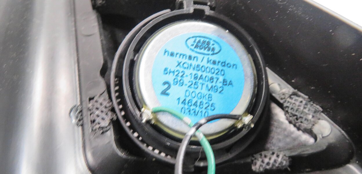 Thumbnail 19: 2010 LAND ROVER LR4 - RADIO STEREO HARMAN KARDON AUDIO SUBWOOFER SPEAKER SET