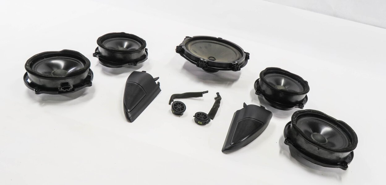 Thumbnail 3: 2010 LAND ROVER LR4 - RADIO STEREO HARMAN KARDON AUDIO SUBWOOFER SPEAKER SET