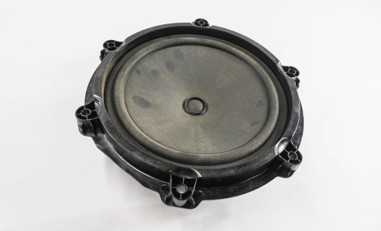 Thumbnail 4: 2010 LAND ROVER LR4 - RADIO STEREO HARMAN KARDON AUDIO SUBWOOFER SPEAKER SET