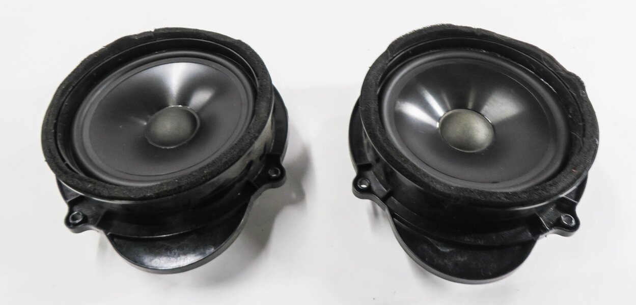 Thumbnail 5: 2010 LAND ROVER LR4 - RADIO STEREO HARMAN KARDON AUDIO SUBWOOFER SPEAKER SET