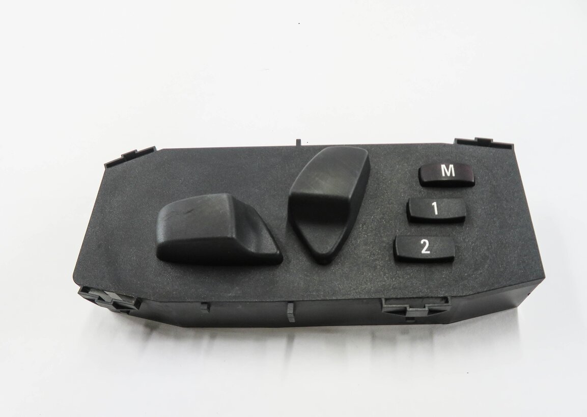 Thumbnail 2: 2008 BMW 335i (E90) LEFT FRONT DRIVER MEMORY SEAT ADJUSTMENT SWITCH BUTTON