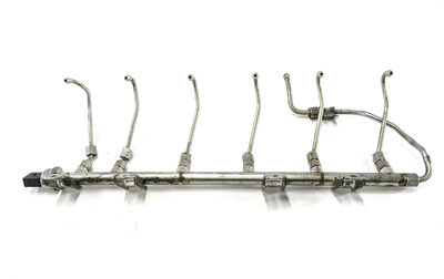 Thumbnail 3: 2008 BMW 335i (E90) 3.0L N54 TURBO ENGINE FUEL RAIL w/ LINES