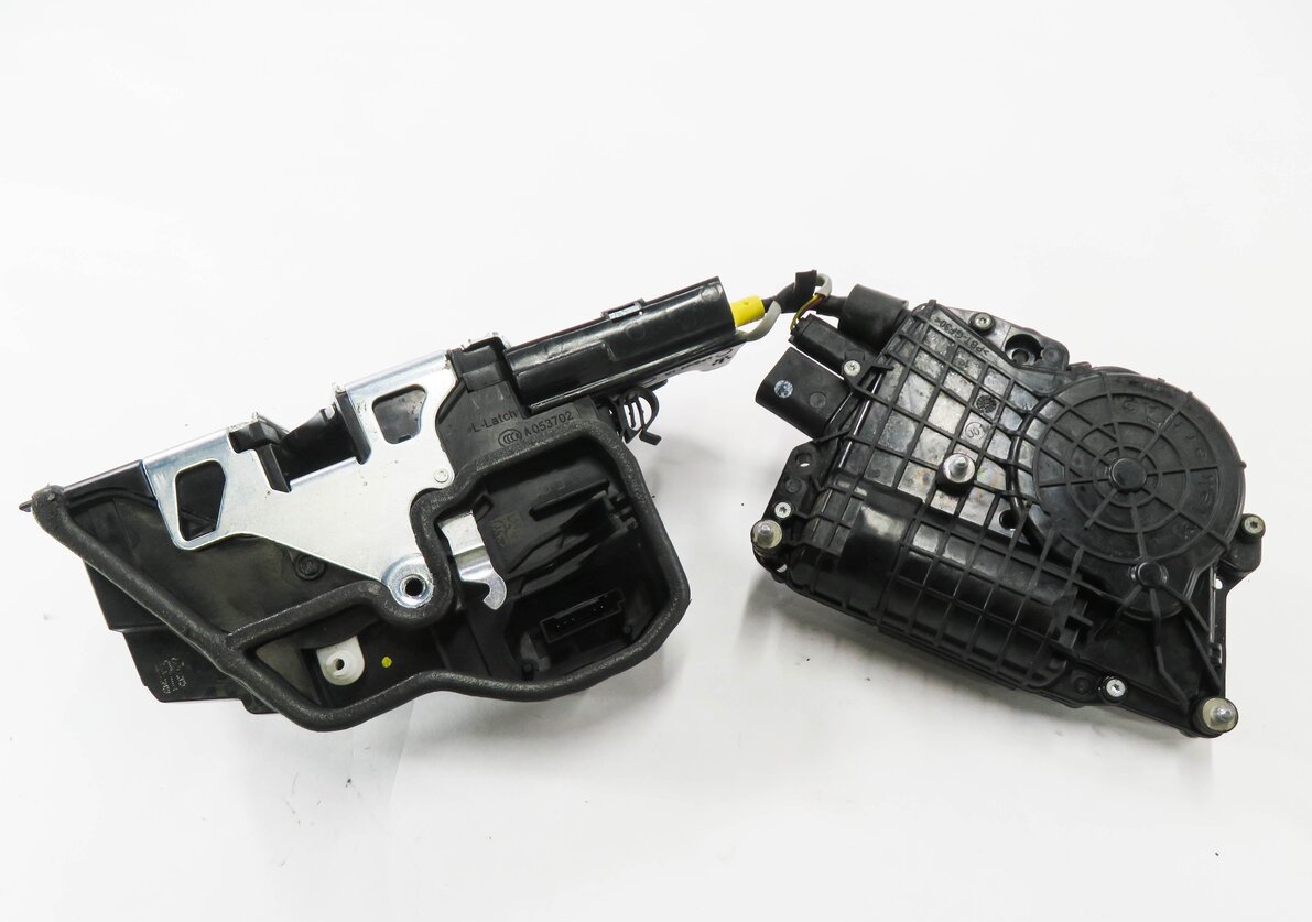 Thumbnail 4: 2011 BMW X5M ///M (E70) RIGHT FRONT PASSENGER SOFT CLOSE DOOR LOCK LATCH